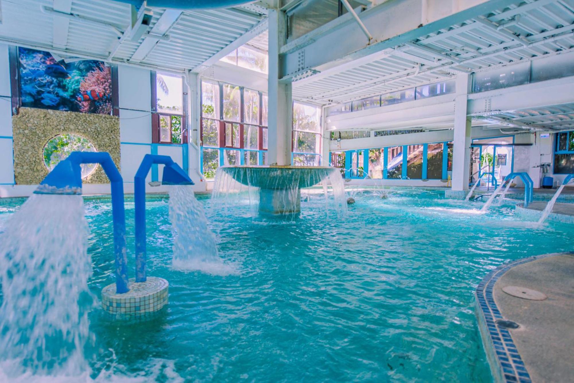 Yoho Beach Resort Kenting Хенгчун Экстерьер фото The indoor pool at the hotel